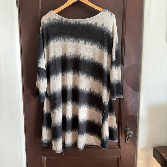 UMGEE Women Black White Bohemian Oversize Tie Dye Striped Tunic Sweater Large - Picture 2 of 5